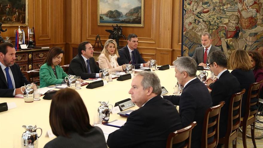 El Consejo de Seguridad Nacional revisa las guerras que flanquean a Europa y aprueba una estrategia de protección civil