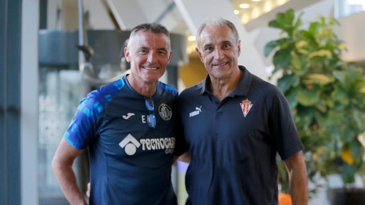 Mejuto González, delegado del Getafe, junto a Joaquín Alonso, del Sporting.