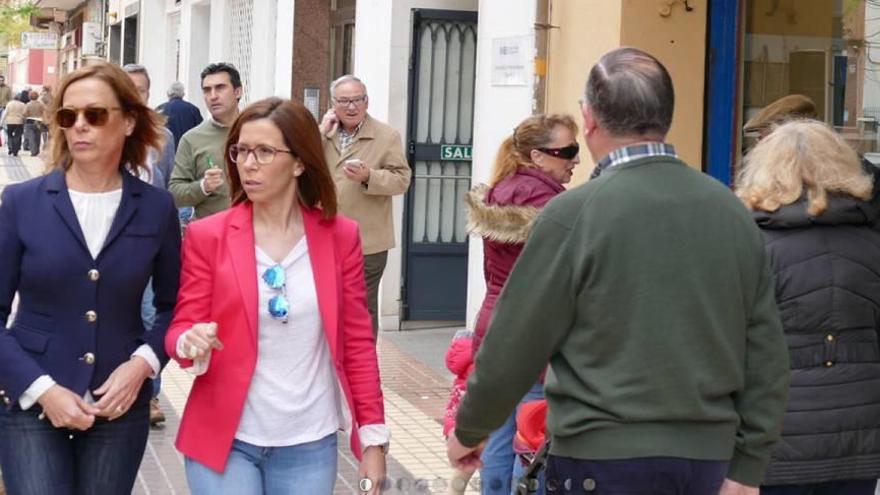 La vicealcaldesa detecta problemas de suciedad en la milla comercial del Ensanche.