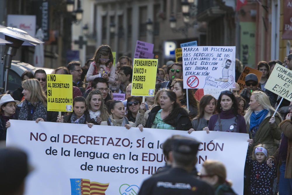 Manifestación en València contra el plurilingüismo