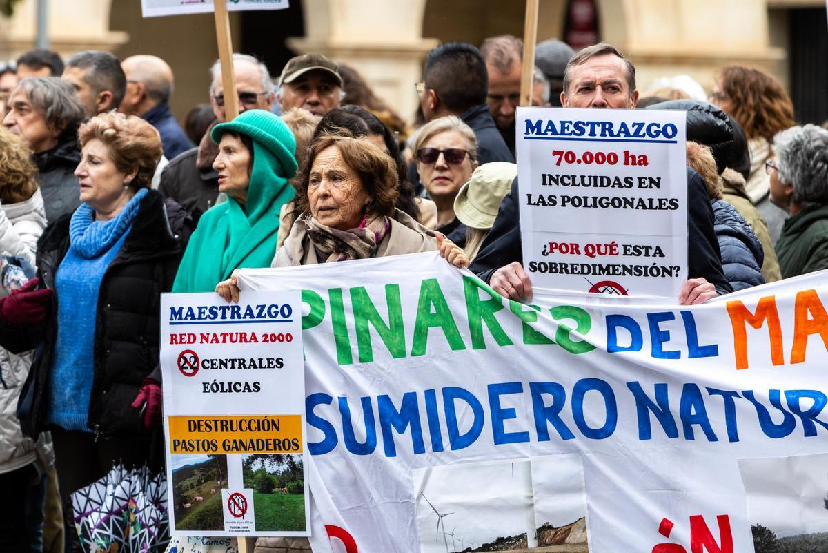 Imagen de archivo de una concentración contra la implantación del clúster del Maestrazgo, en el mes de marzo de 2025 en Teruel.