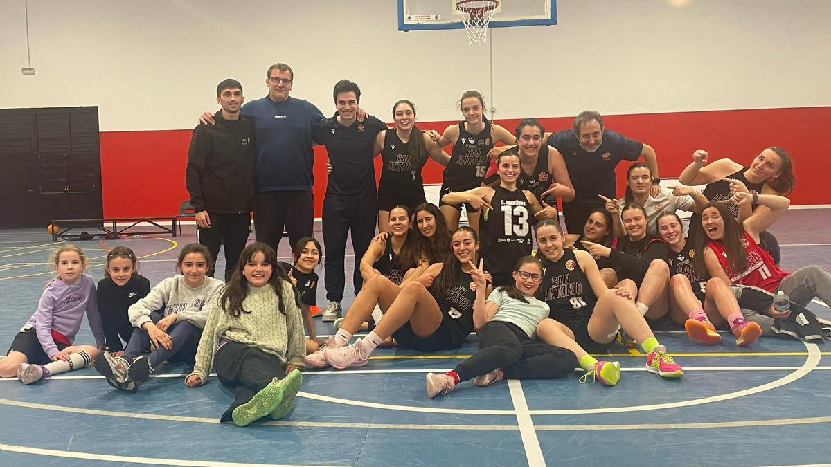 El San Antonio, festejando el segundo puesto en la liga regular.