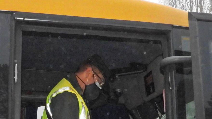 Campaña de Tráfico de vigilancia de buses escolares. | F. Casanova