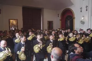 Concierto de la banda del Carmen ante las imágenes del Resucitado y la Reina de los Cielos