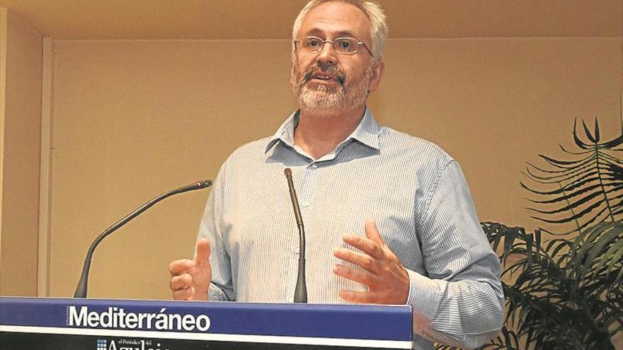 «Llega otra crisis y quien no esté al día irá fuera»