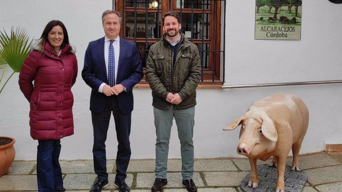 Un momento de la visita de Ángel Pimentel a Alcaracejos.