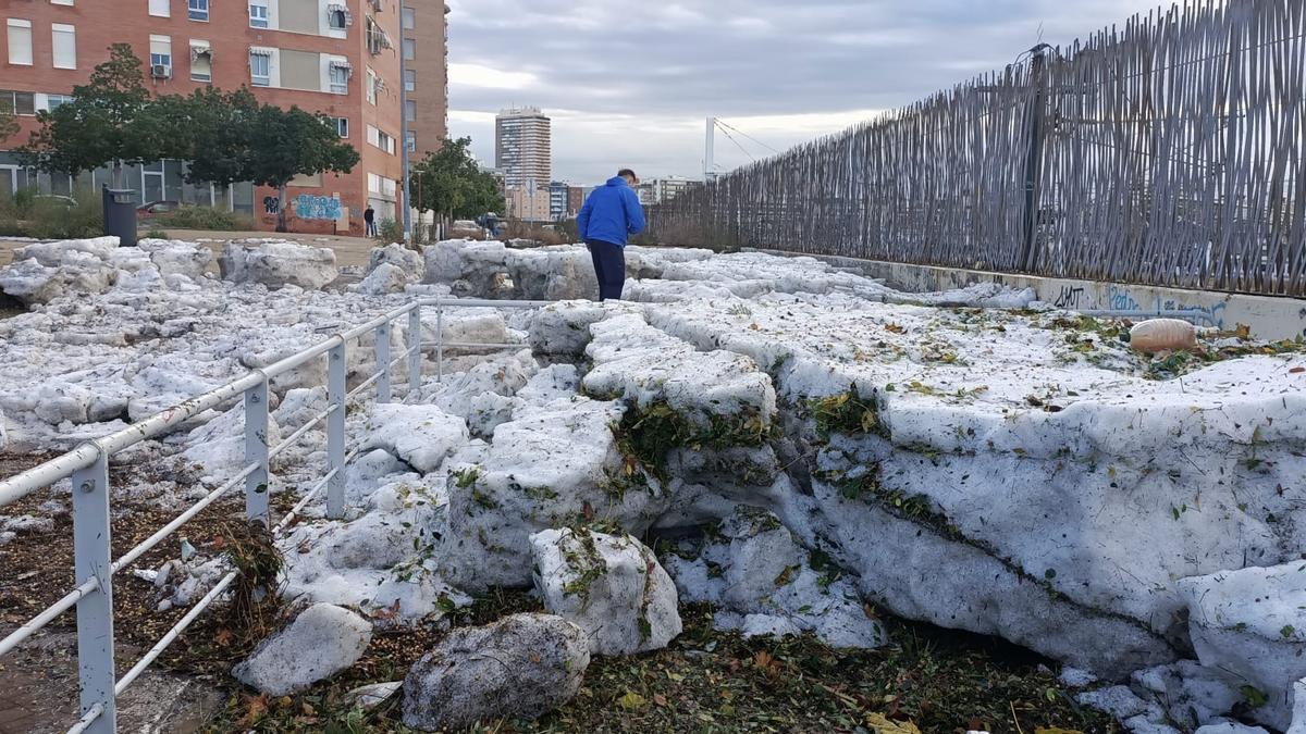 Las imágenes de la granizada que ha caído esta mañana en Alicante