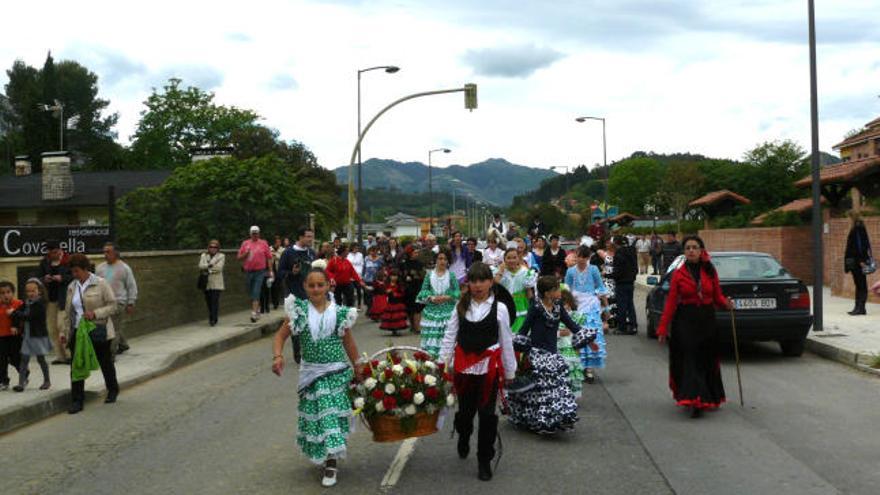 La procesión que recorrió la travesía de Posada de Llanes.