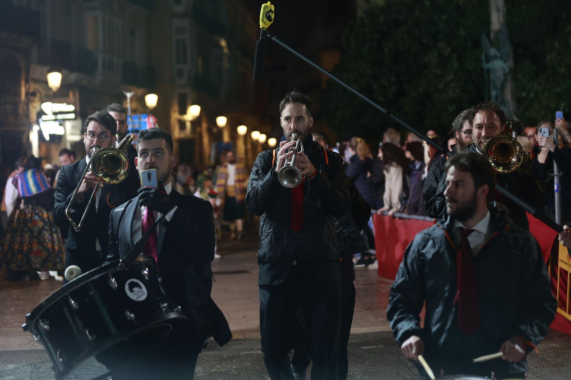 Búscate en la Ofrenda por la calle Quart (entre 23.00 y 24.00 horas)