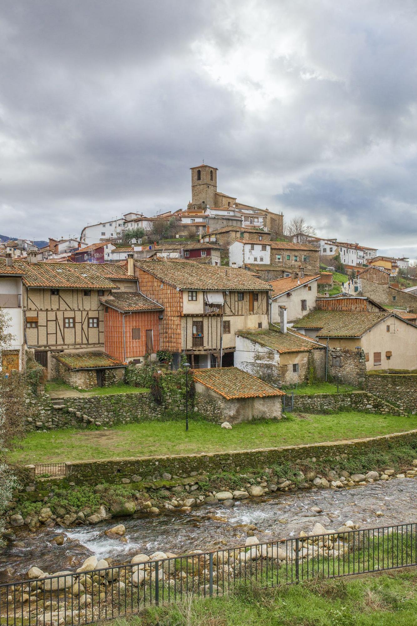 El pueblo de Hervás enmarcado en el Valle del Ambroz