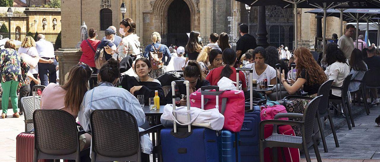 Terrazas hosteleras en la plaza de la Catedral. | LNE