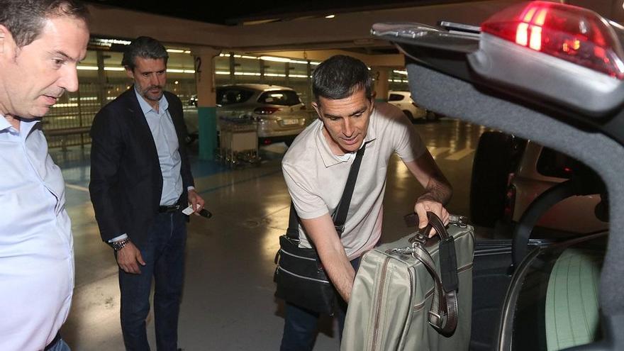 Juan Ramón López Muñiz, nuevo entrenador del Málaga, ya está en la ciudad.