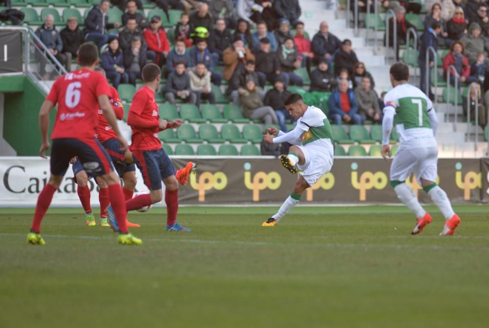 El Elche gana al Olot pidiendo la hora (2-1)