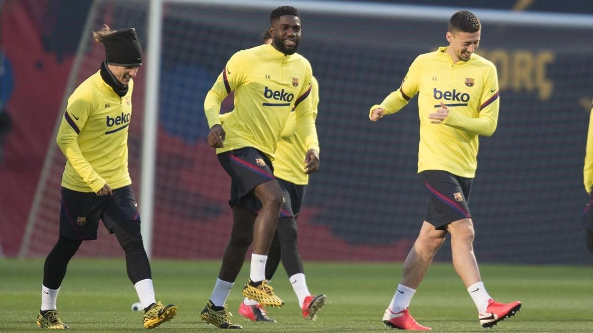 Lenglet y Umtiti, junto a Griezmann, en un entrenamiento del Barça.