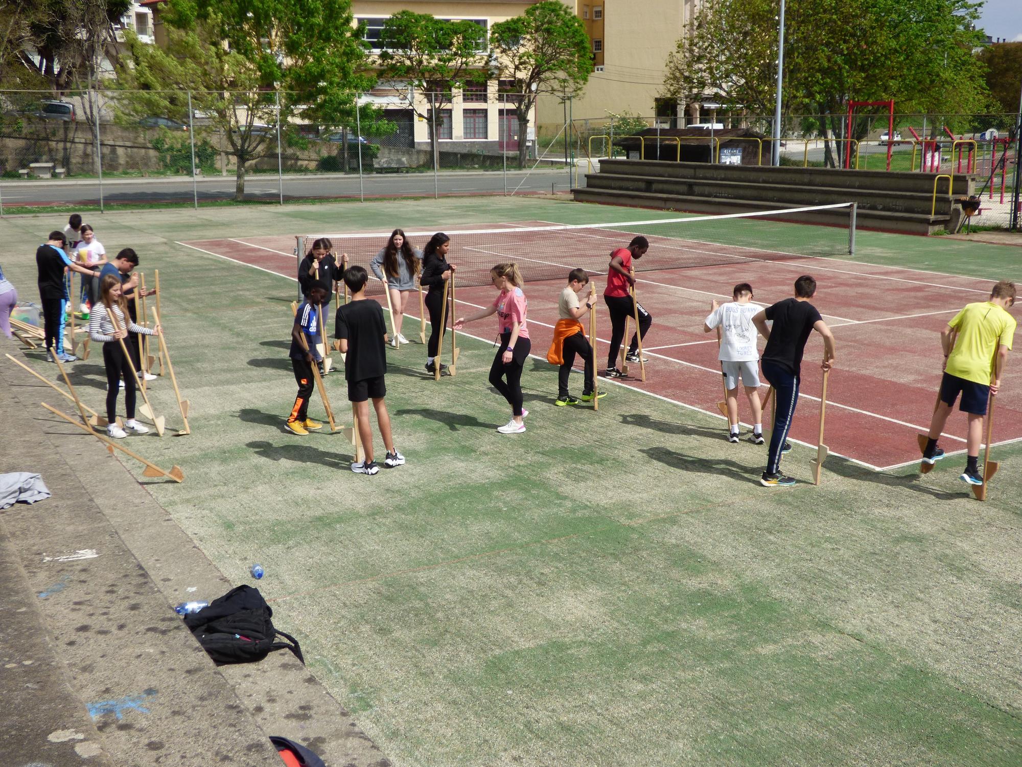 El deporte sale a la calle en Sada para reivindicar la educación física