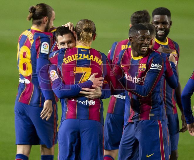Los jugadores del FC Barcelona celebran el gol de Leo Messi en el partido de LaLiga entre el FC Barcelona y el Athletic de Bilbao disputado en el Camp Nou.