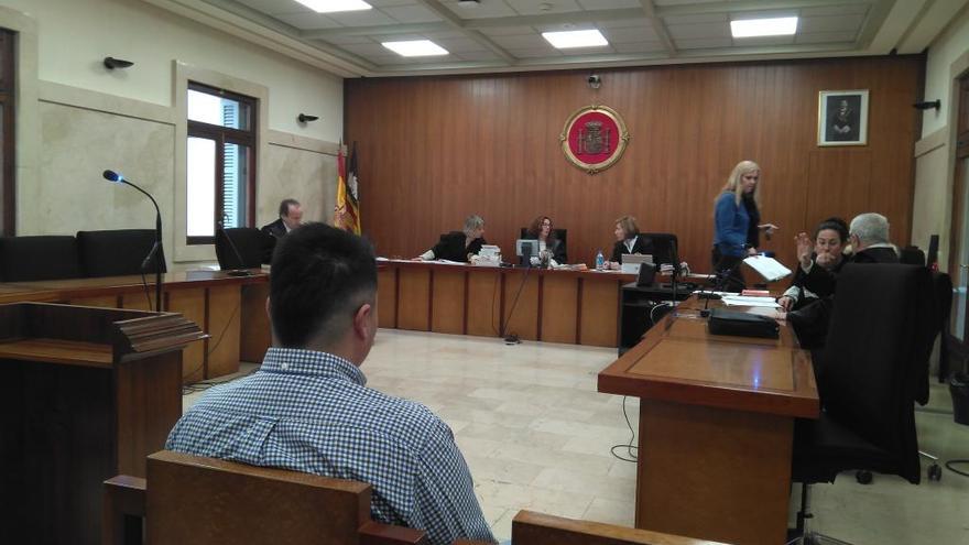 El acusado, durante el juicio en la Audiencia de Palma