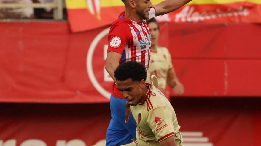 Juanmi Carrión celebra 
su gol en el momento de 
batir a Lucho.  europa sur | EUROPA SUR