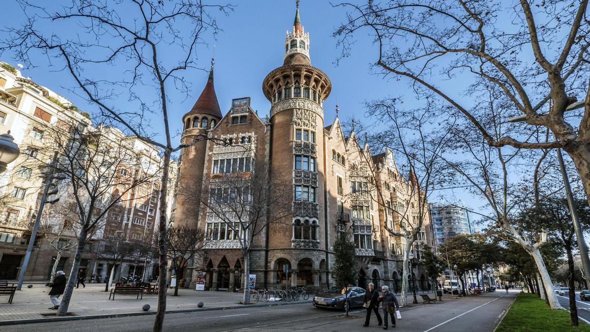 Roman abandona su icónica sede en la Casa de les Punxes y se instala en L'Illa Diagonal