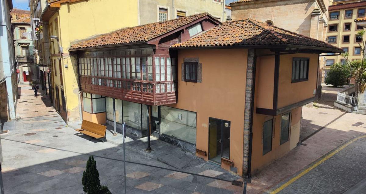 La casa propiedad municipal que será sede del Archivo, en la plaza del Ayuntamiento. | P. T.