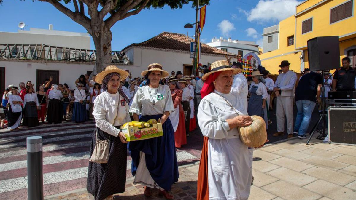 Tenerife cierra la temporada romera con los festejos de la Calle Grande de Adeje