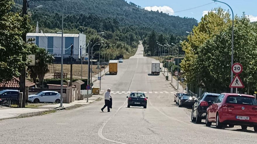 Otero desbloquea el polígono de Pazos de Borbén tras siete años parado