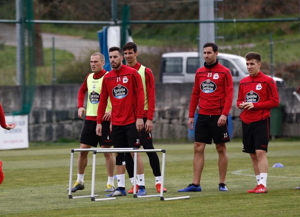 También los fabrilistas Montiel, Pedro López y Abeledo se entrenan con el primer equipo. La sesión en Abegondo contó con la presencia de los Riazor Blues.