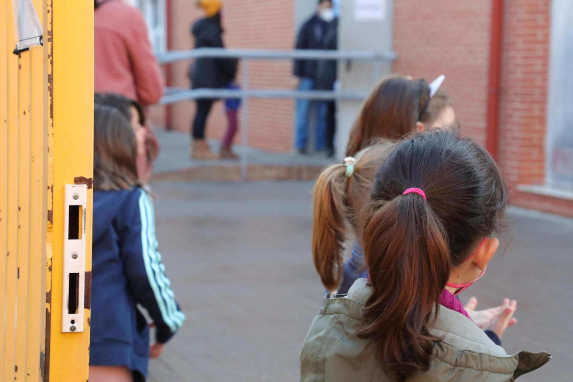 Sanidad vacuna desde hoy a los niños de 5 a 8 años en los colegios de la C. Valenciana