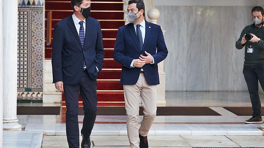 Juan Marín y Juanma Moreno, el pasado miércoles en el Parlamento de Andalucía cuando comparecieron para anunciar que no habría elecciones anticipadas. | LA OPINIÓN