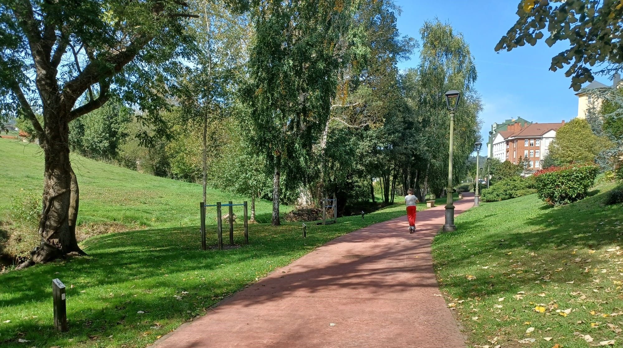 El Parque del Cardenal: así es el gran espacio de Llanera que tiene casi de todo y se dedica a un ilustre religioso de Ferroñes