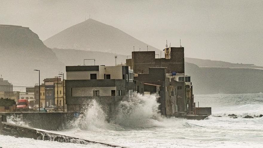 Tras el temporal de viento y mar las temperaturas revientan a 33 grados a las nueve de la mañana