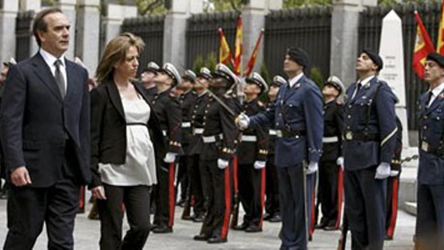 &quot;Capitán, mande firmes&quot;, primera orden de Chacón como ministra de Defensa