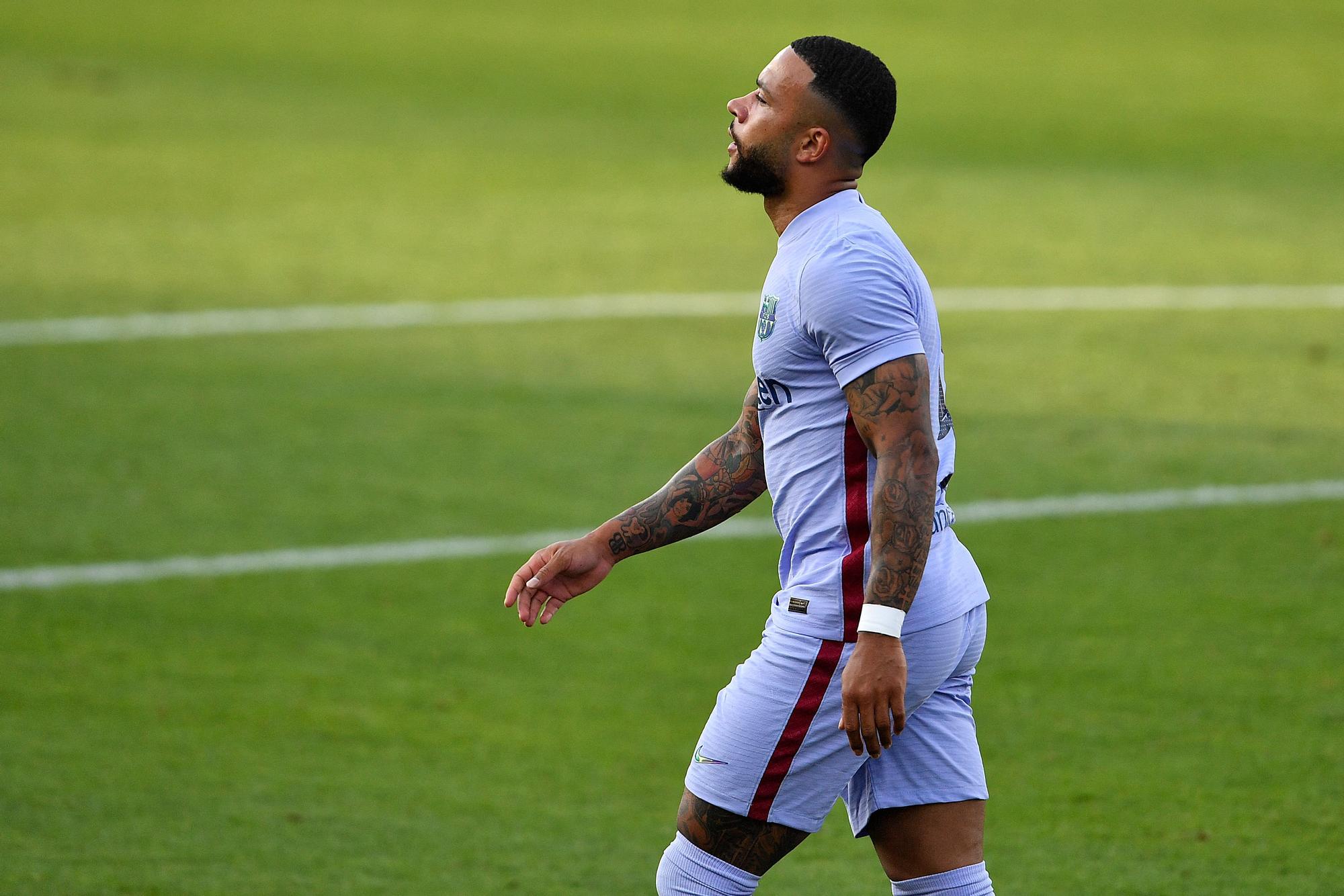 Depay debuta con el Barça