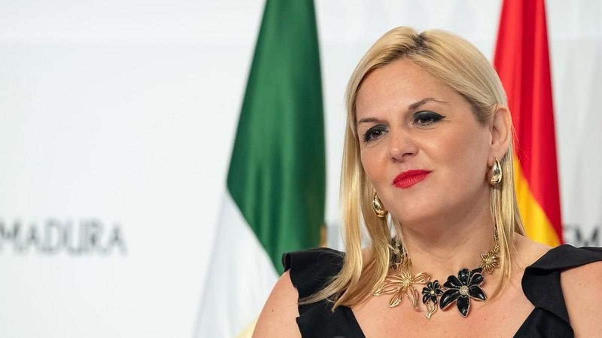 La portavoz de la Junta de Extremadura, Elena Manzano, en rueda de prensa en Mérida
