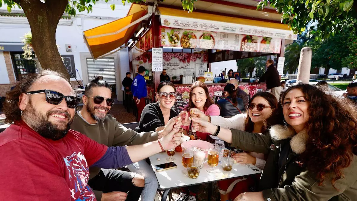 Córdoba ya huele a caracoles: 35 puestos inauguran una nueva temporada tras el retraso por la lluvia