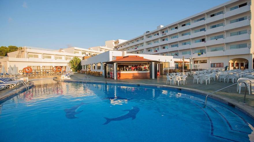 Un hotel de Ibiza que está cerrado se convertirá en un establecimiento de lujo