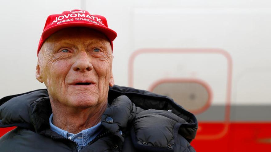 Niki Lauda sale del hospital tras un trasplante de pulmón por un gripe que se le complicó en Ibiza
