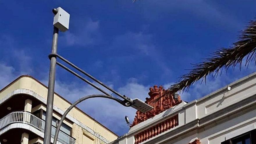 Una de les càmeres que s&#039;ha instal·lat està col·locada davant l&#039;Ajuntament i capta imatges de la platja gran de Lloret