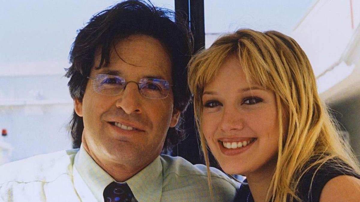 Robert Carradine junto a Hillary Duff
