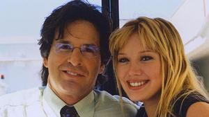 Robert Carradine junto a Hillary Duff