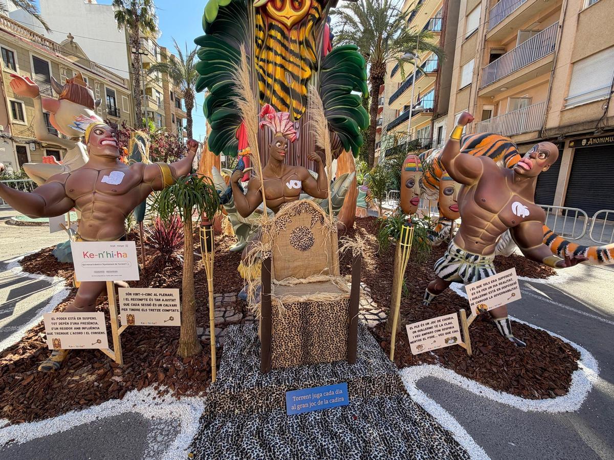 El trono vacío del "juego de las sillas" de la falla La Ermita.