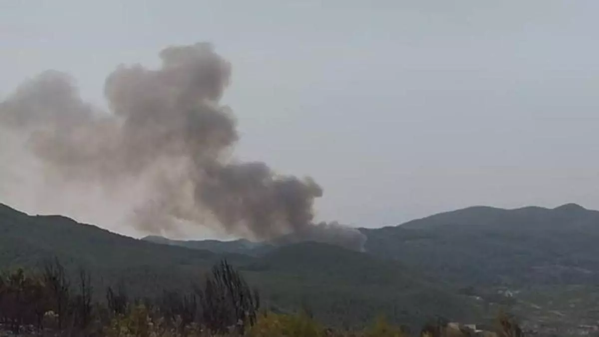 Más de 30 dotaciones de Bombers trabajan en un nuevo incendio en Aiguamúrcia (Tarragona): el quinto en la zona desde el viernes