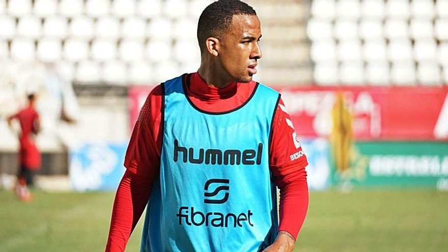 Athuman en su vuelta a los entrenamientos. | PRENSA REAL MURCIA