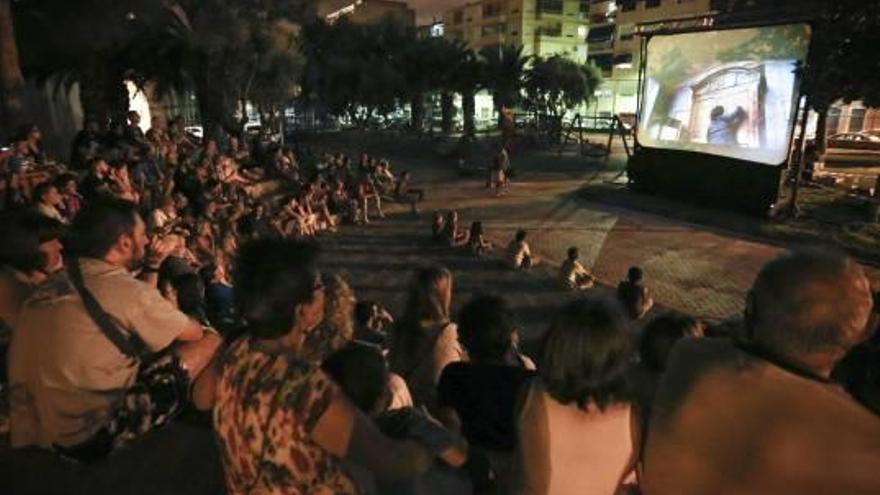Elda proyecta tres películas españolas en el cine de verano