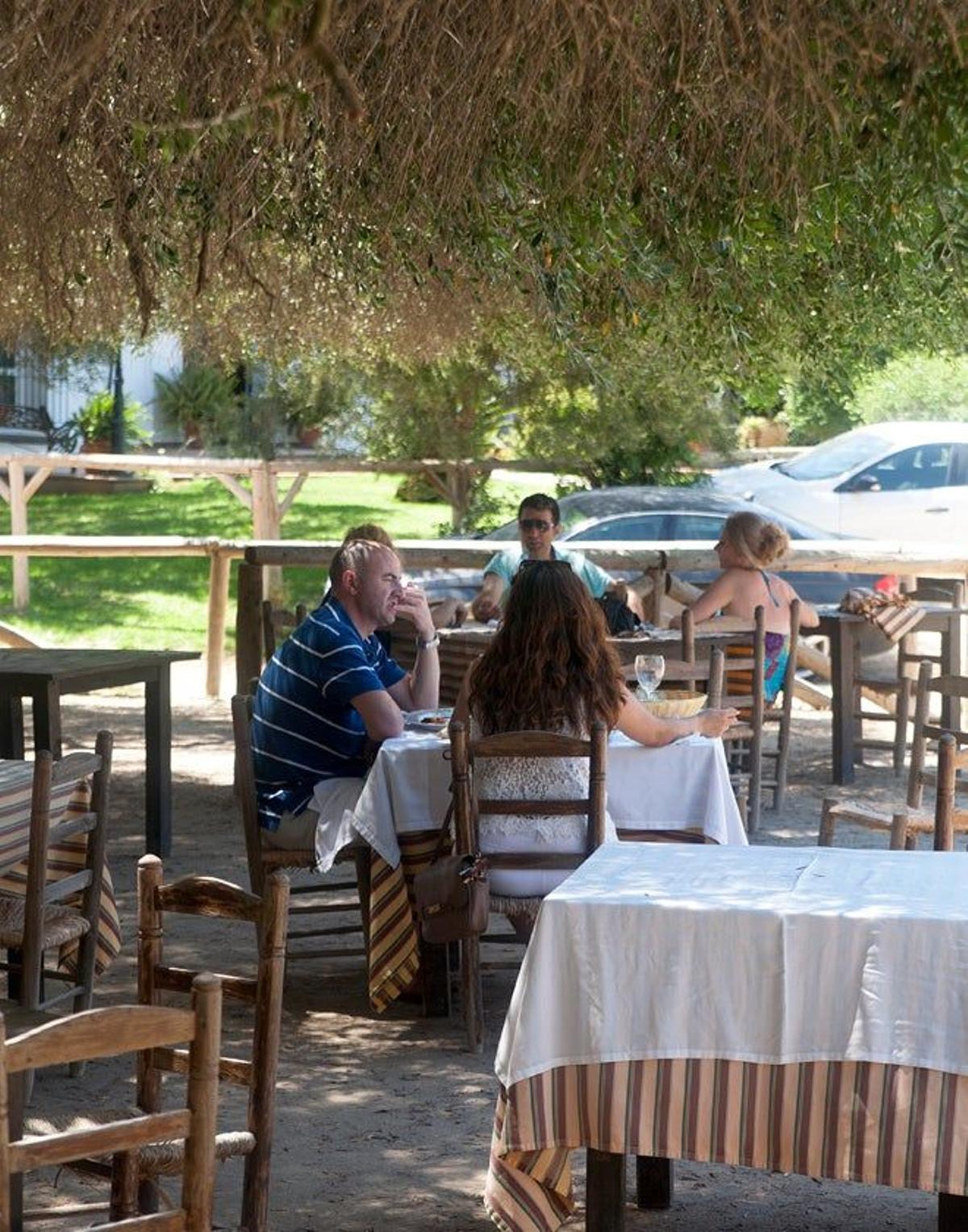 Terraza de El Toruño, en el Rocío.