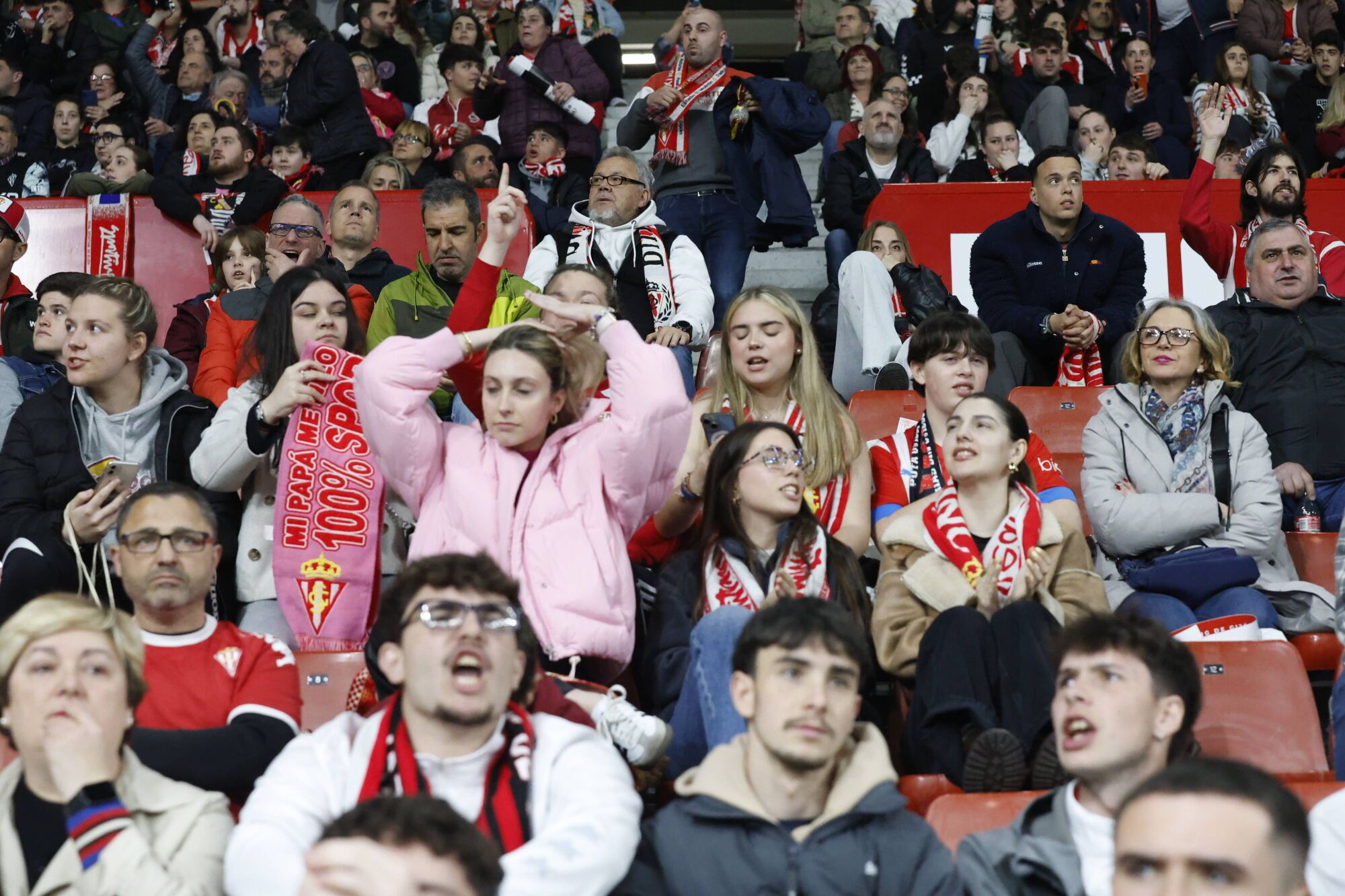 EN IMÁGENES: El Sporting - Tenerife disputado en El Molinón