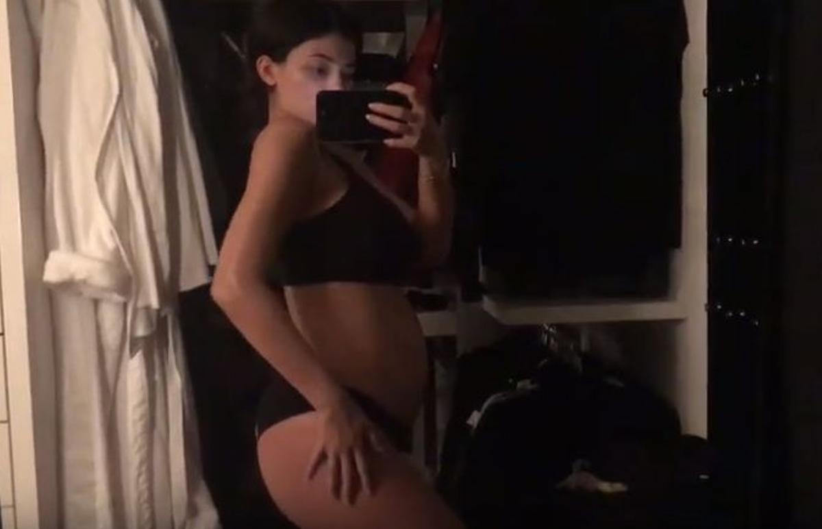 Kylie enseña embarazo