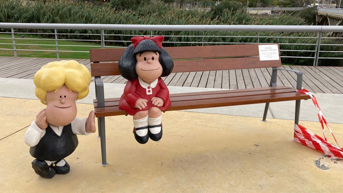 Arrancan la escultura de Manolito, el 'amigo' de Mafalda, en Santa Coloma