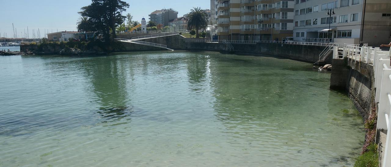 Playa de Lavapanos desaparece con marea alta.