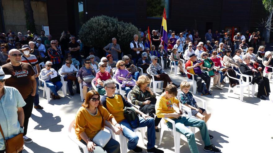 Emotivo homenaje en Zaragoza a los represaliados por el día de la República: &quot;Que impidan la memoria es lamentable&quot;